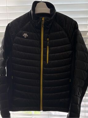 Descente Black Puffer Jacket with Yellow Zippers